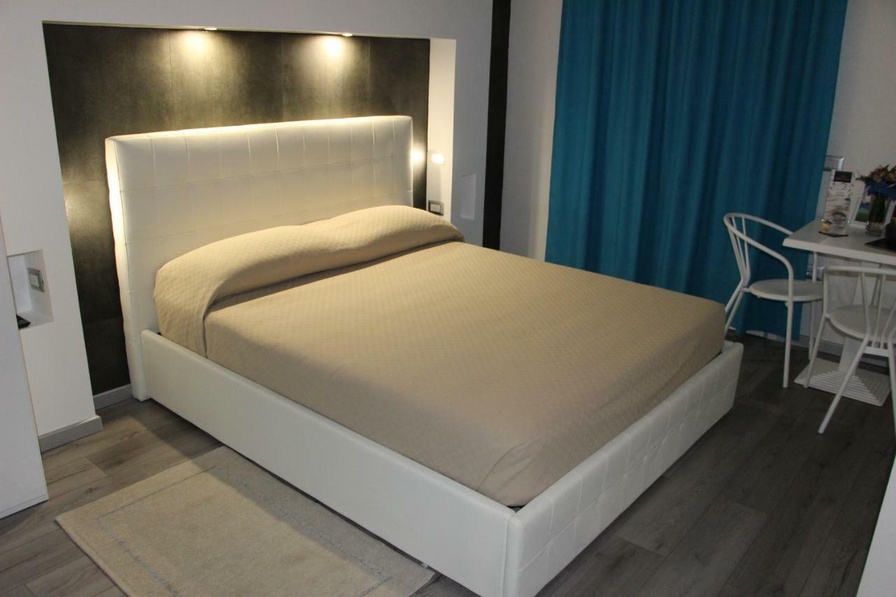 White House & B. Hotel Sinnai ภายนอก รูปภาพ